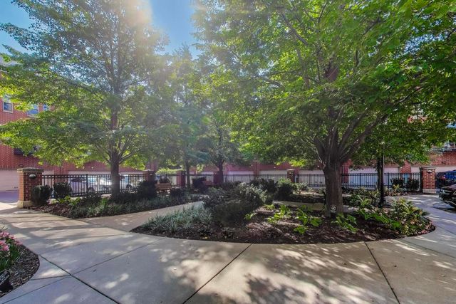 1717 S Prairie Avenue 2301, Chicago, IL 60616