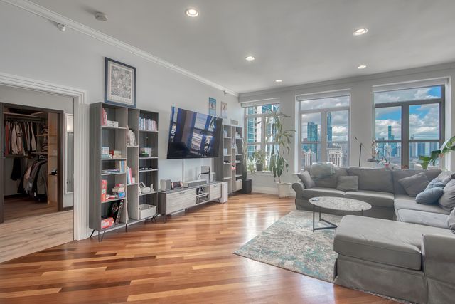 1717 S Prairie Avenue 2301, Chicago, IL 60616