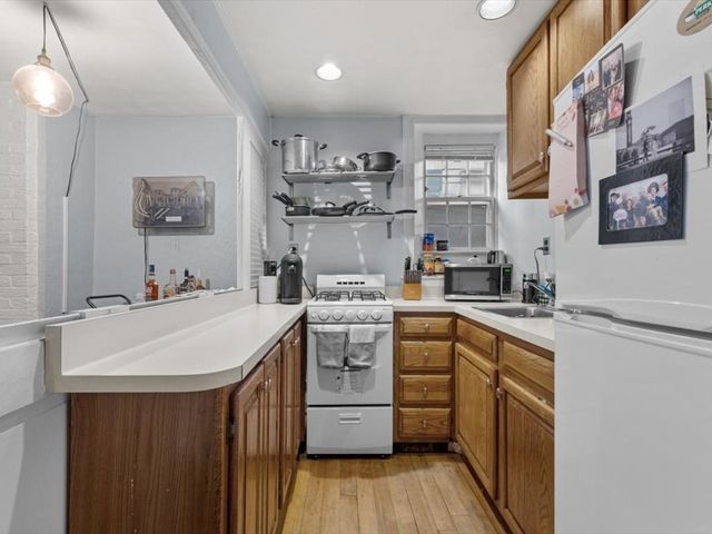 11 Myrtle St 2, Boston, MA 02114