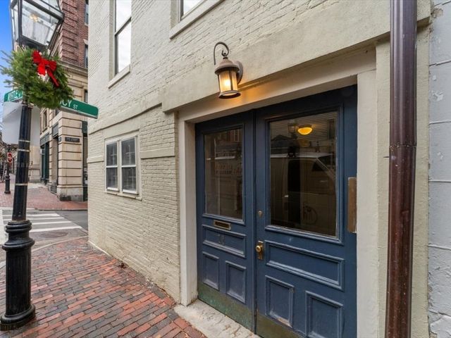 11 Myrtle St 2, Boston, MA 02114