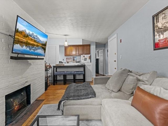 11 Myrtle St 2, Boston, MA 02114