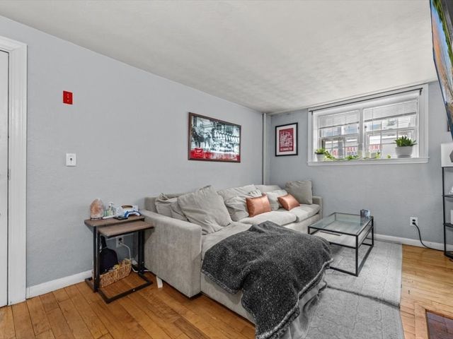 11 Myrtle St 2, Boston, MA 02114