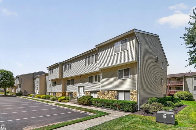 25 College Avenue 102, Nanuet, NY 10954