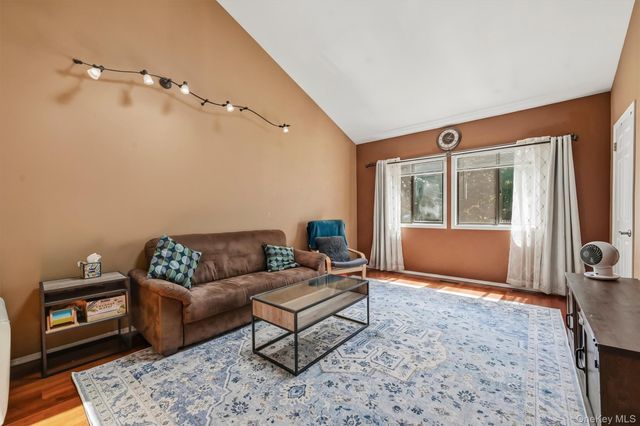 25 College Avenue 102, Nanuet, NY 10954