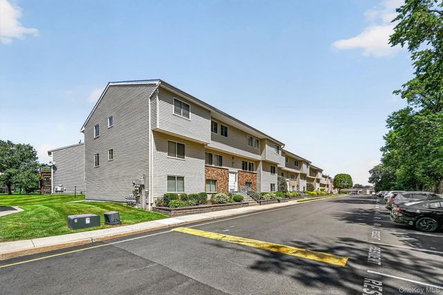 25 College Avenue 102, Nanuet, NY 10954
