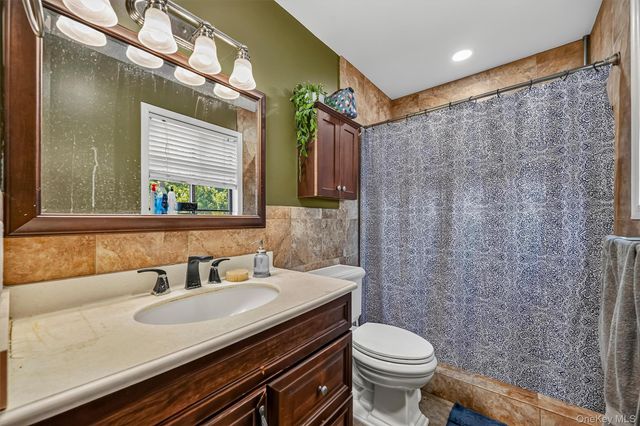 25 College Avenue 102, Nanuet, NY 10954