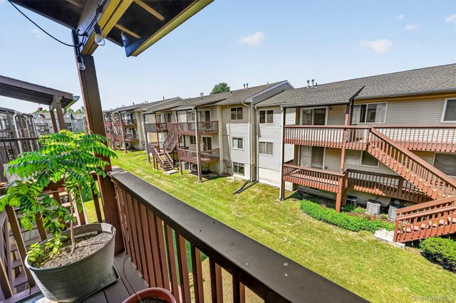 25 College Avenue 102, Nanuet, NY 10954