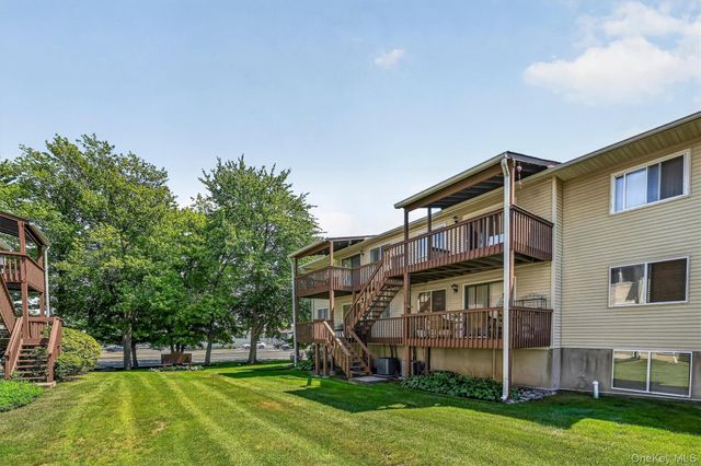 25 College Avenue 102, Nanuet, NY 10954