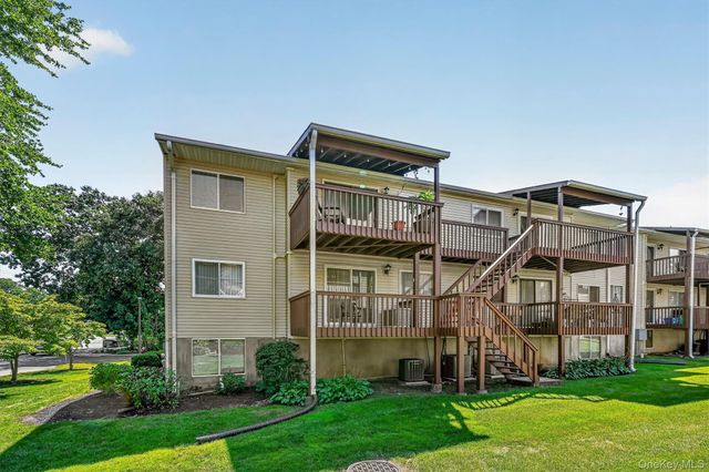 25 College Avenue 102, Nanuet, NY 10954