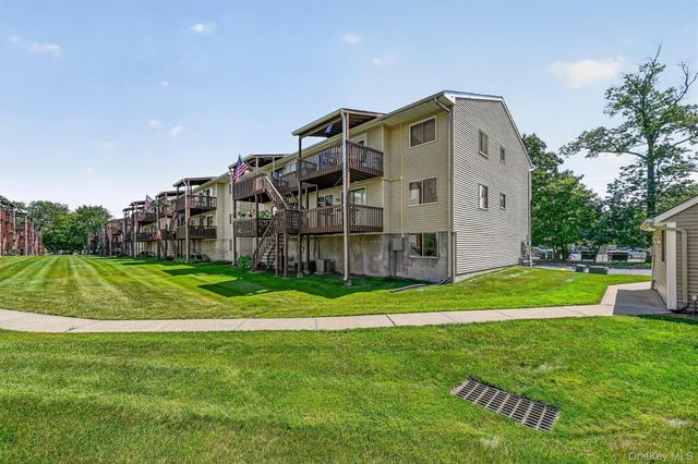 25 College Avenue 102, Nanuet, NY 10954