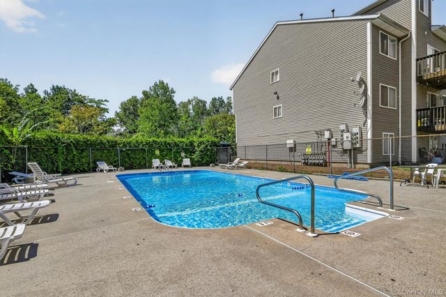 25 College Avenue 102, Nanuet, NY 10954
