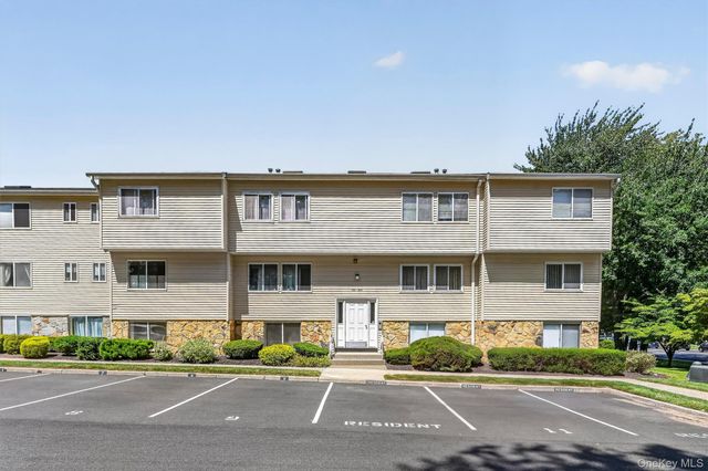 25 College Avenue 102, Nanuet, NY 10954