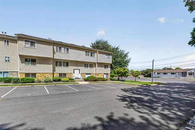 25 College Avenue 102, Nanuet, NY 10954