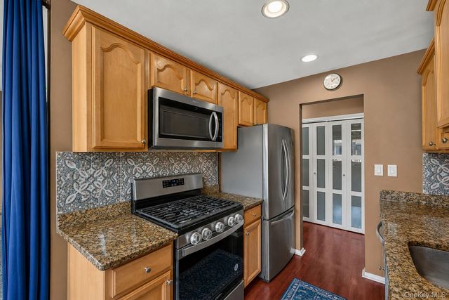 25 College Avenue 102, Nanuet, NY 10954