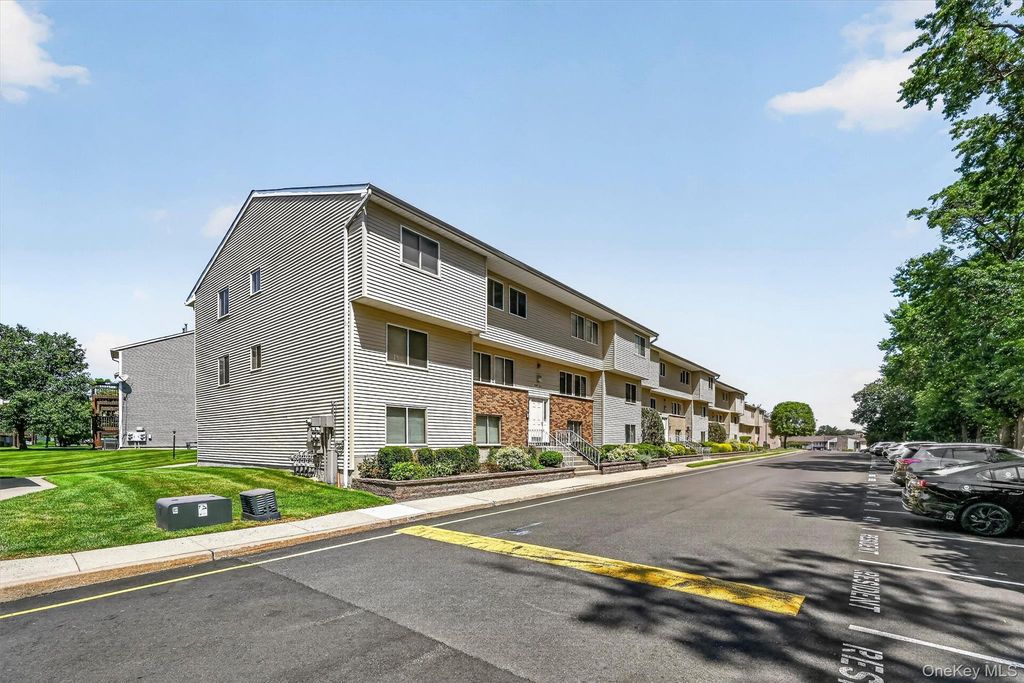 25 College Avenue 102, Nanuet, NY 10954 — photo 3