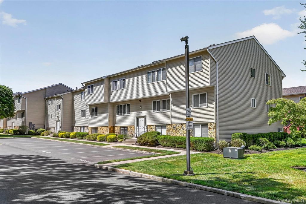 25 College Avenue 102, Nanuet, NY 10954 — photo 4