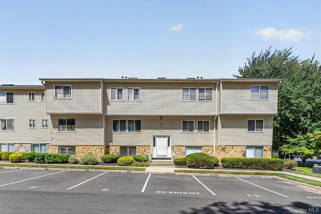 25 College Avenue 102, Nanuet, NY 10954 — photo 5