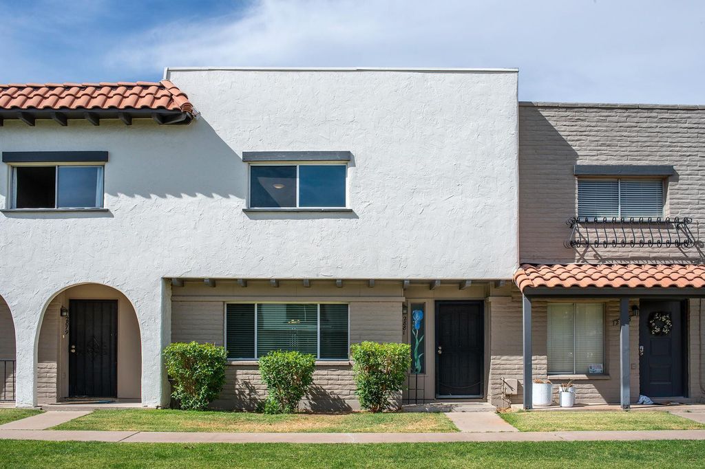 2881 E Fairmount Avenue, Phoenix, AZ 85016