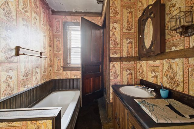 472 E Whittier Street, Columbus, OH 43206