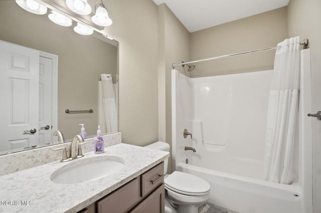 6068 Double Eagle Court, Waterville, OH 43566