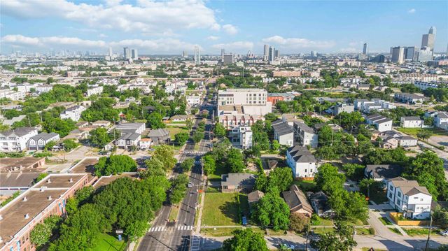 2613 Elgin Street, Houston, TX 77004