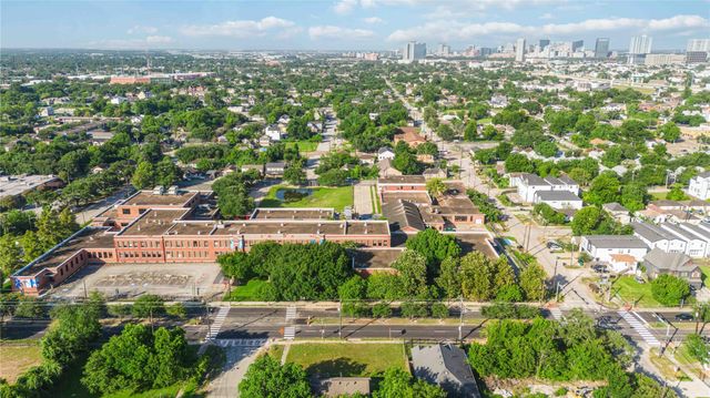 2613 Elgin Street, Houston, TX 77004