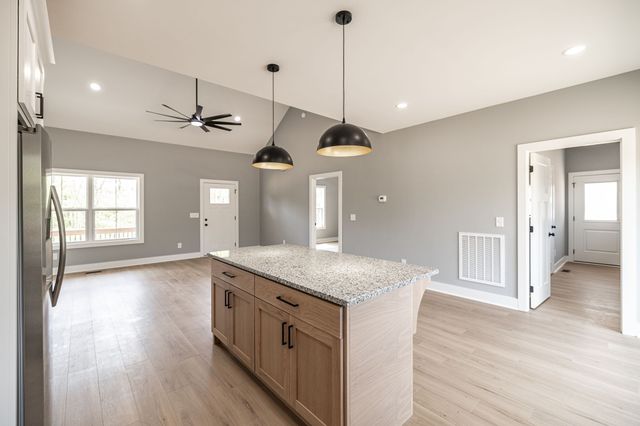855 Annie Hollow, Westmoreland, TN 37186