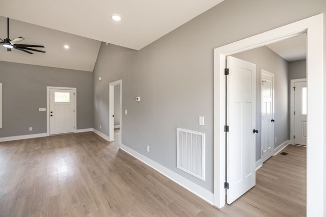 855 Annie Hollow, Westmoreland, TN 37186