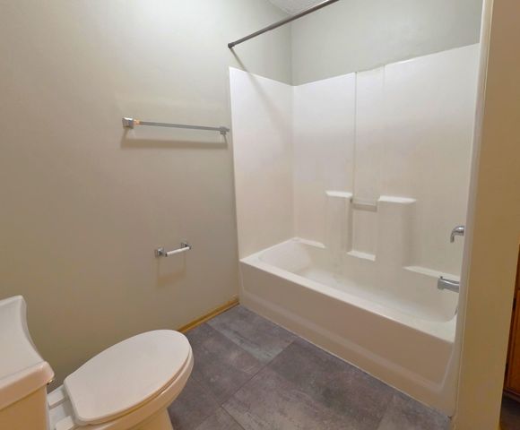 7256 Brittany Lane 34, Inver Grove Heights, MN 55076