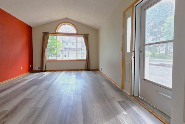 7256 Brittany Lane 34, Inver Grove Heights, MN 55076
