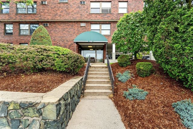 122 Main St 404, Stoneham, MA 02180