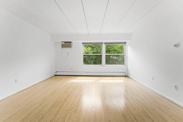 122 Main St 404, Stoneham, MA 02180