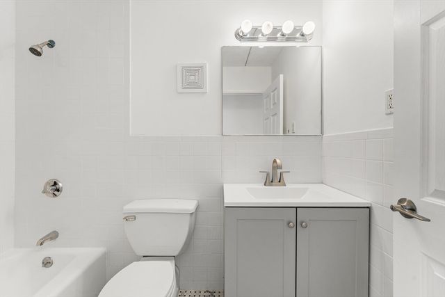 122 Main St 404, Stoneham, MA 02180