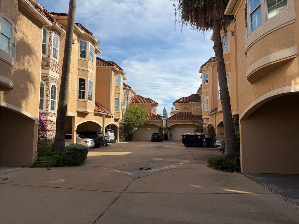 2319 Potomac Drive, Houston, TX 77057