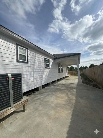 105 County Road 5213, Cleveland, TX 77327