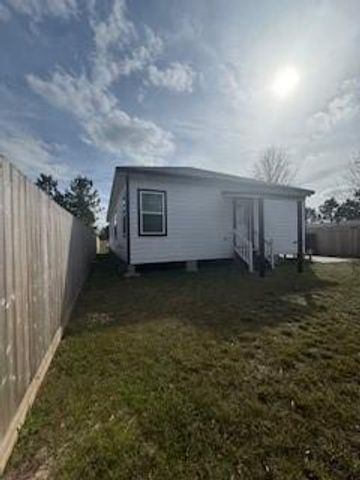 105 County Road 5213, Cleveland, TX 77327