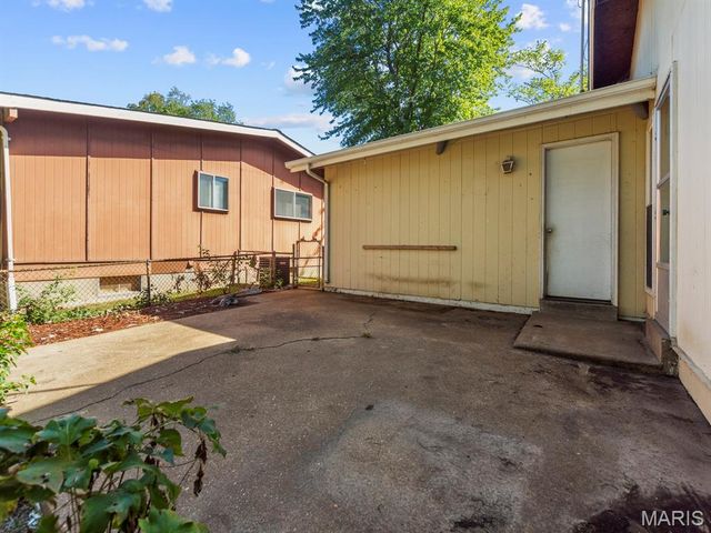 1395 Saint Anthony Lane, Florissant, MO 63033