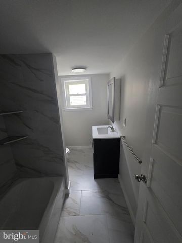 105 MECRAY LN, Maple Shade, NJ 08052