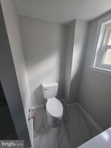 105 MECRAY LN, Maple Shade, NJ 08052