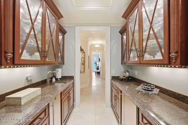 5610 Harrods Glen Dr, Louisville, KY 40059