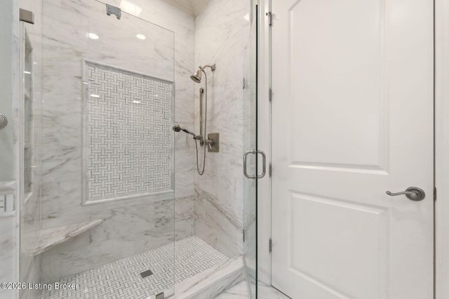 5610 Harrods Glen Dr, Louisville, KY 40059