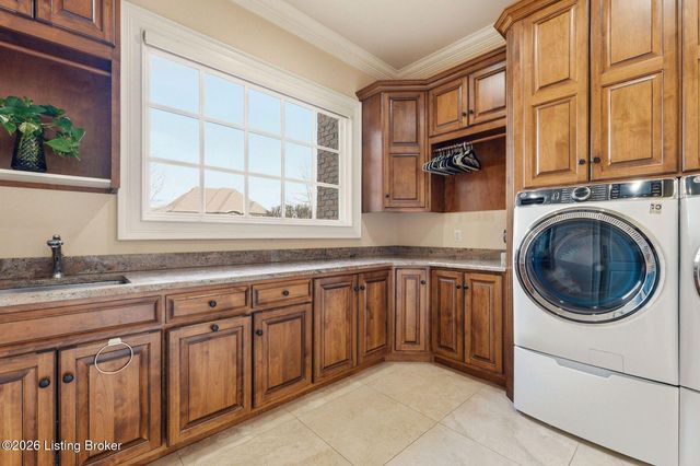 5610 Harrods Glen Dr, Louisville, KY 40059
