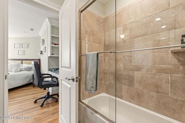 5610 Harrods Glen Dr, Louisville, KY 40059