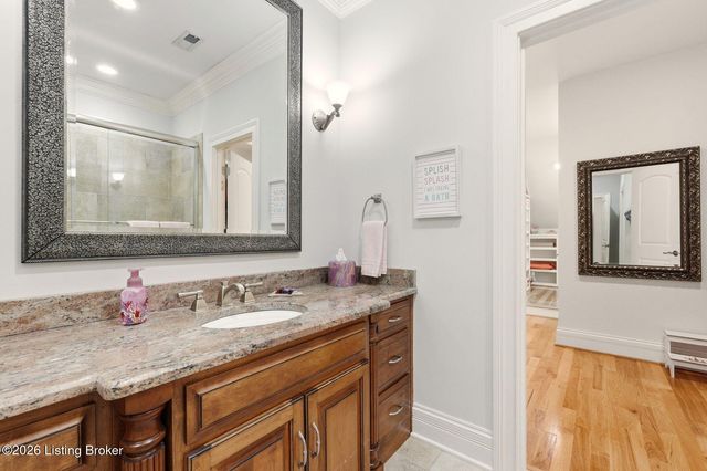 5610 Harrods Glen Dr, Louisville, KY 40059