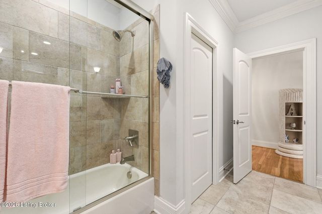 5610 Harrods Glen Dr, Louisville, KY 40059
