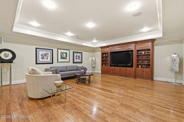5610 Harrods Glen Dr, Louisville, KY 40059
