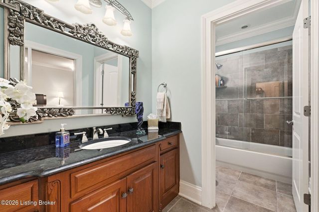 5610 Harrods Glen Dr, Louisville, KY 40059