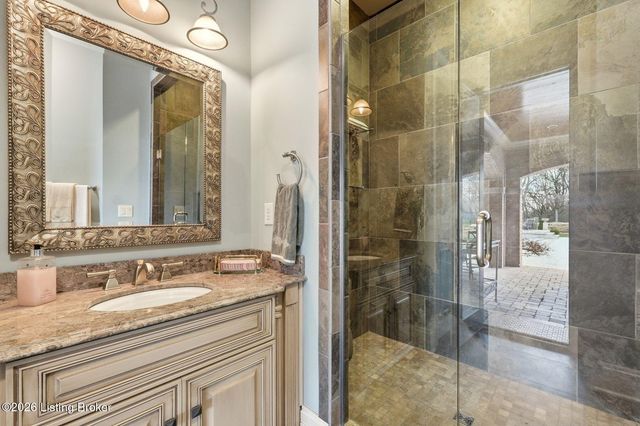 5610 Harrods Glen Dr, Louisville, KY 40059