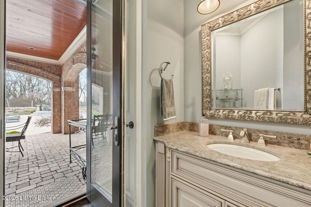 5610 Harrods Glen Dr, Louisville, KY 40059
