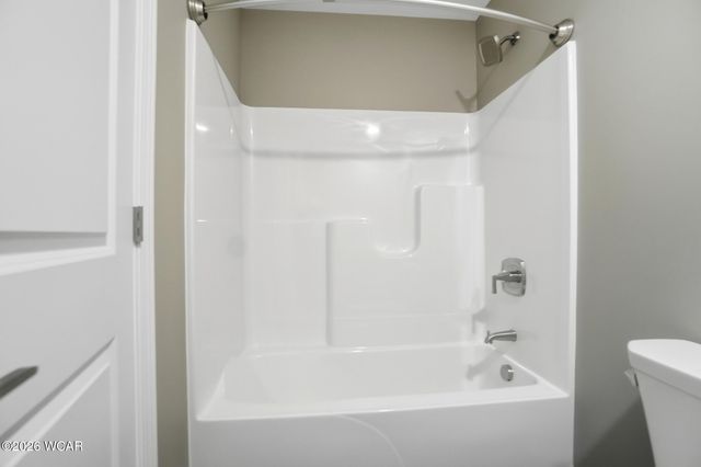 2878 Autumn Lake Drive, Lima, OH 45801